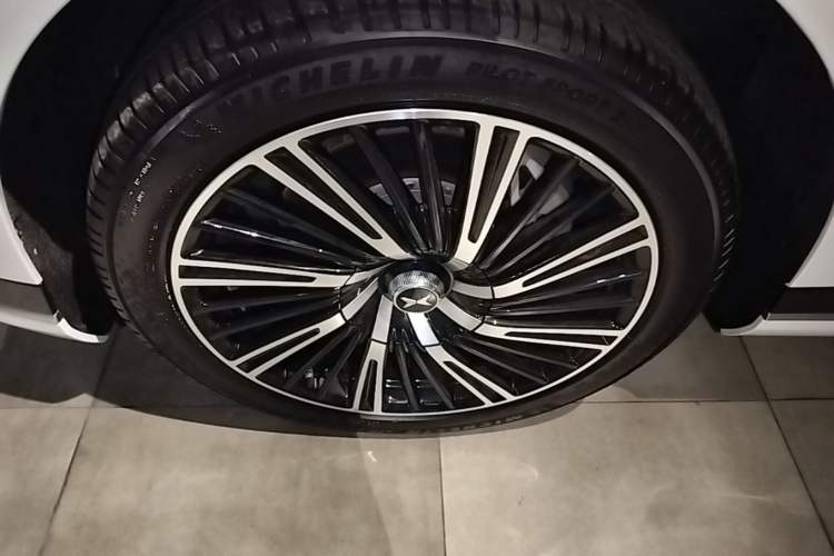 Used XPeng G9 2026 Model, 725 Max Left Front Wheel Hub