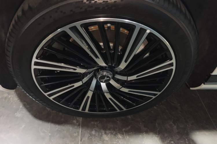 Used XPeng G9 2026 Model, 725 Max Left Front Wheel Hub