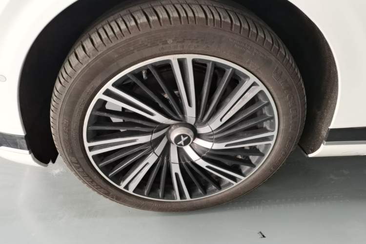 Used XPeng G9 2026 Model, 725 Max Left Front Wheel Hub