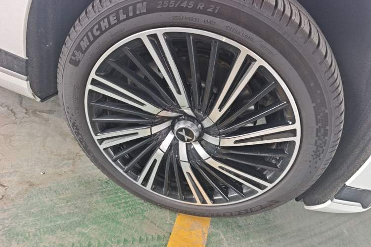 Used XPeng G9 2026 Model, 725 Max Right Front Wheel Hub