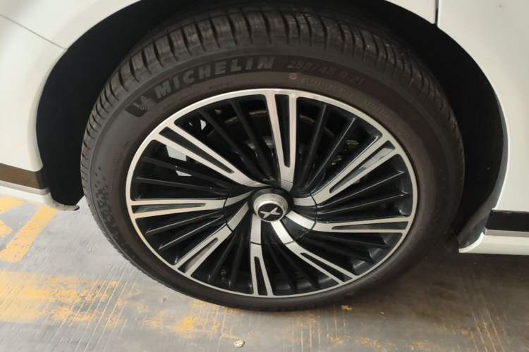 Used XPeng G9 2026 Model, 725 Max Right Rear Wheel Hub