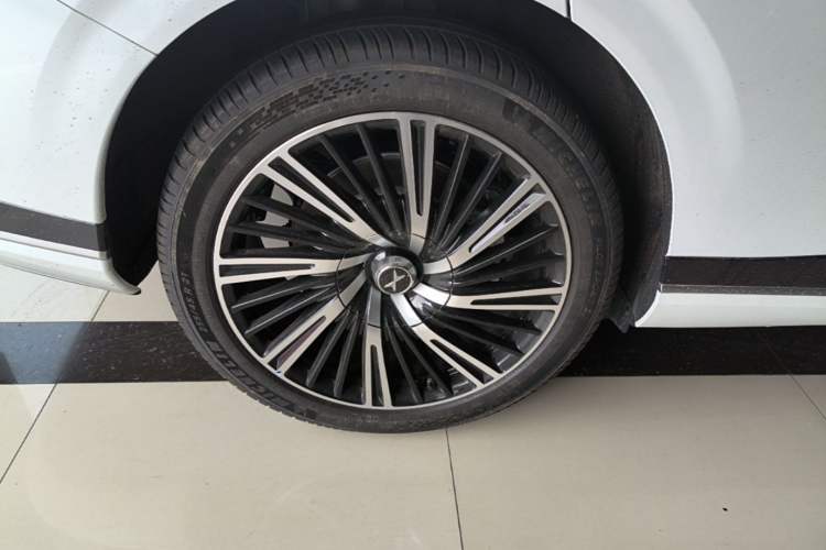 Used XPeng G9 2026 Model, 725 Max Right Rear Wheel Hub
