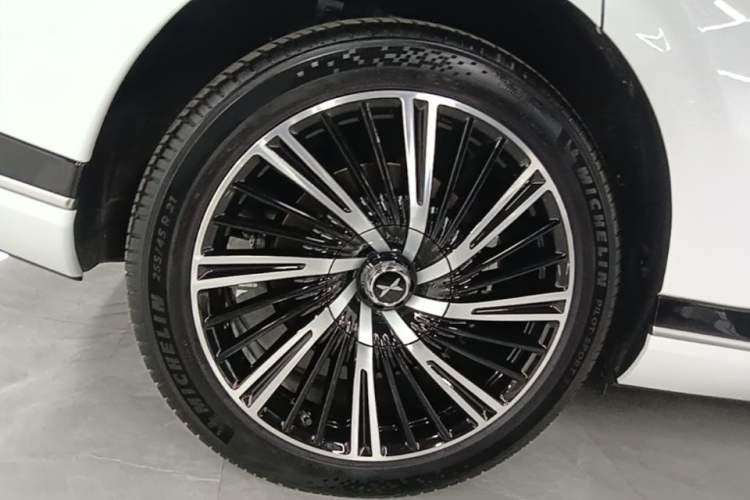 Used XPeng G9 2026 Model, 725 Max Right Rear Wheel Hub