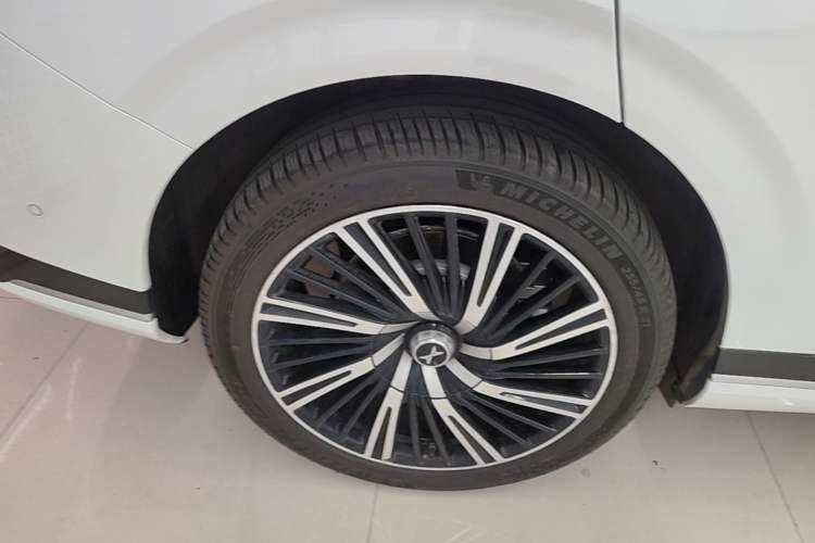 Used XPeng G9 2026 Model, 725 Max Right Rear Wheel Hub