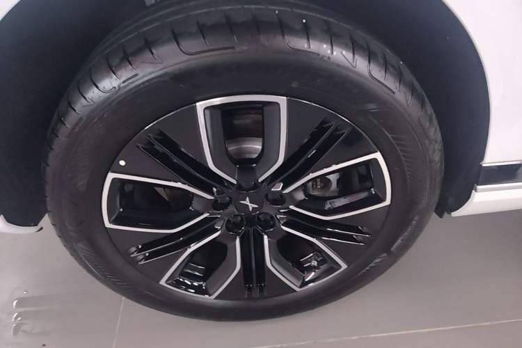 Used XPeng G9 2026 Model, 725 Max Right Rear Wheel Hub