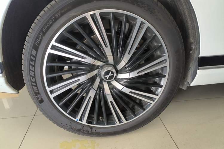 Used XPeng G9 2026 Model, 725 Max Right Rear Wheel Hub