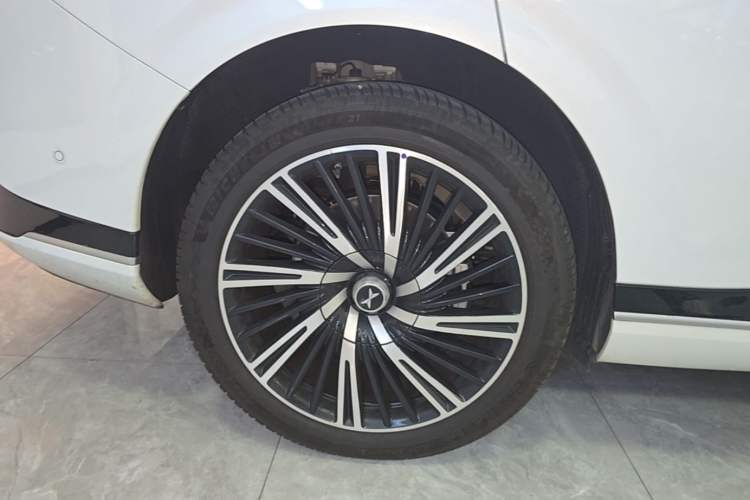 Used XPeng G9 2026 Model, 725 Max Right Rear Wheel Hub