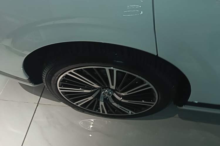 Used XPeng G9 2026 Model, 725 Max Right Rear Wheel Hub