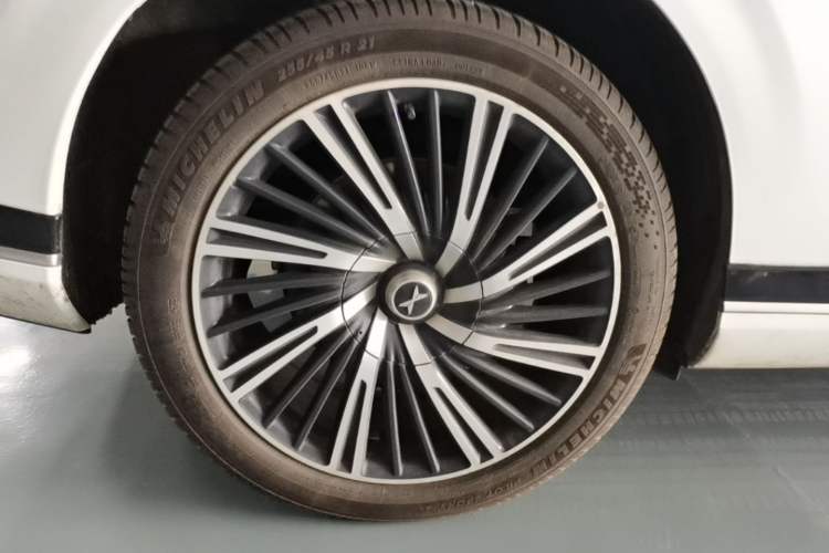 Used XPeng G9 2026 Model, 725 Max Right Rear Wheel Hub
