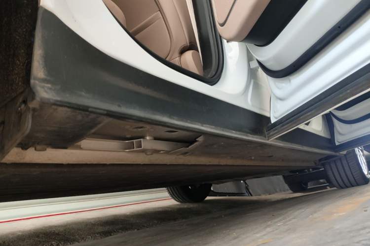 Used XPeng G9 2026 Model, 725 Max Right Side Sill