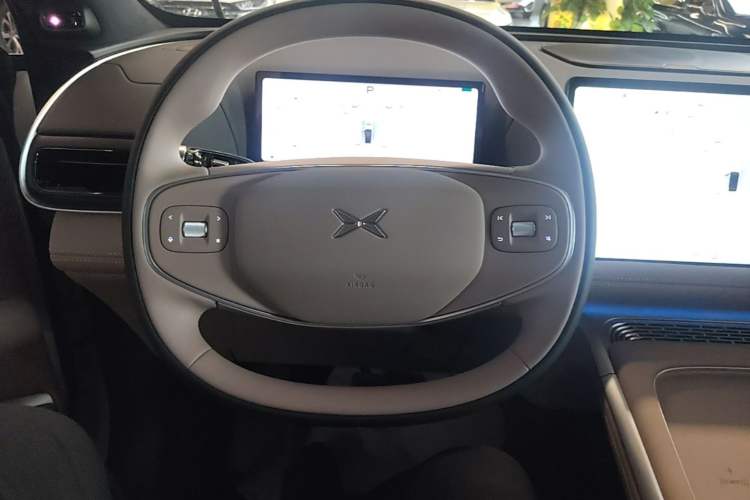 Used XPeng G9 2026 Model, 725 Max Steering Wheel