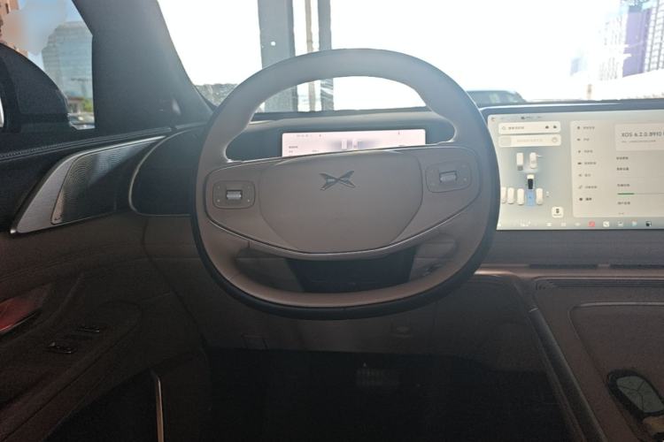 Used XPeng G9 2026 Model, 725 Max Steering Wheel