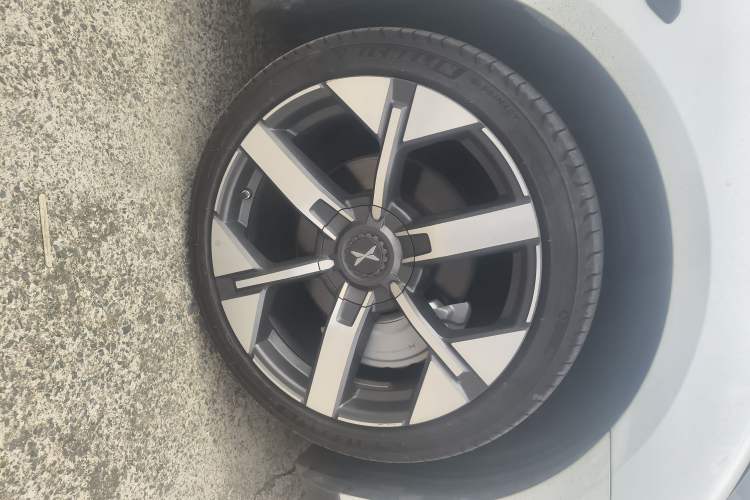 Used XPeng MONA M03 2024 620 with Ultra-Long Range Right Front Wheel Hub