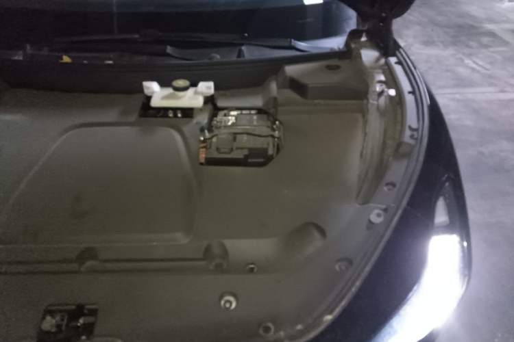 Used XPeng MONA M03 2024 620 with Ultra-Long Range Engine Bay Left