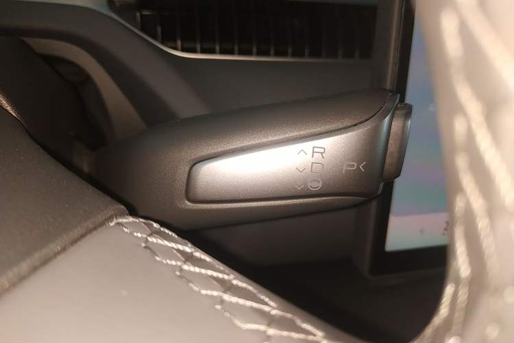 Used XPeng MONA M03 2024 620 with Ultra-Long Range Gear Lever