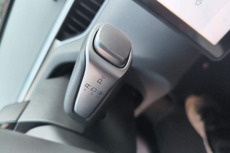 Used XPeng MONA M03 2024 620 with Ultra-Long Range Gear Lever