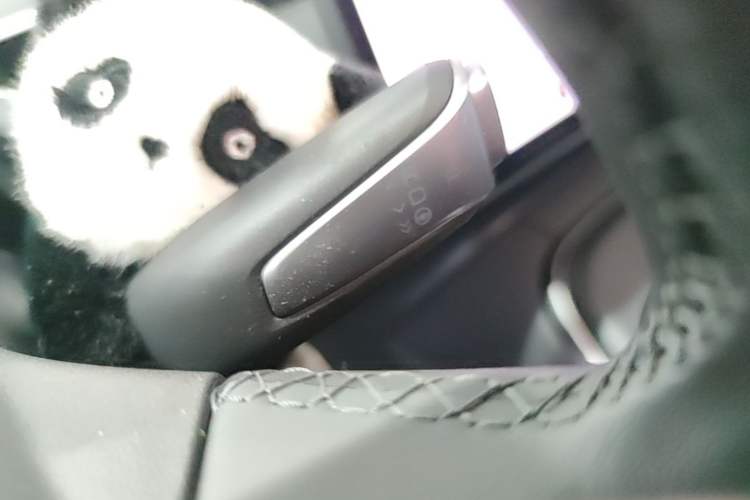 Used XPeng MONA M03 2024 620 with Ultra-Long Range Gear Lever