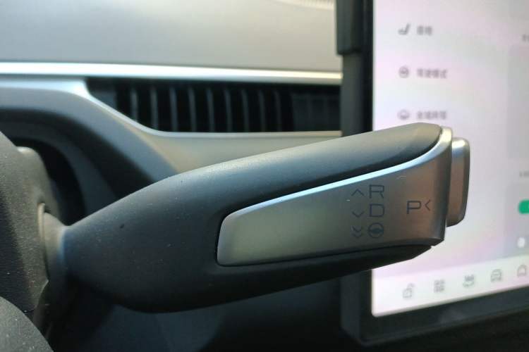 Used XPeng MONA M03 2024 620 with Ultra-Long Range Gear Lever