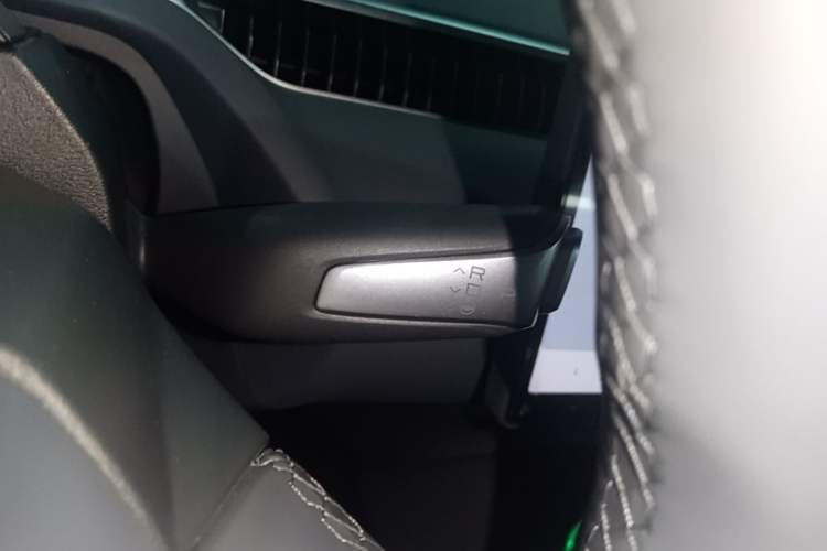 Used XPeng MONA M03 2024 620 with Ultra-Long Range Gear Lever
