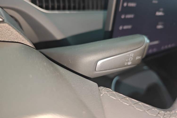 Used XPeng MONA M03 2024 620 with Ultra-Long Range Gear Lever