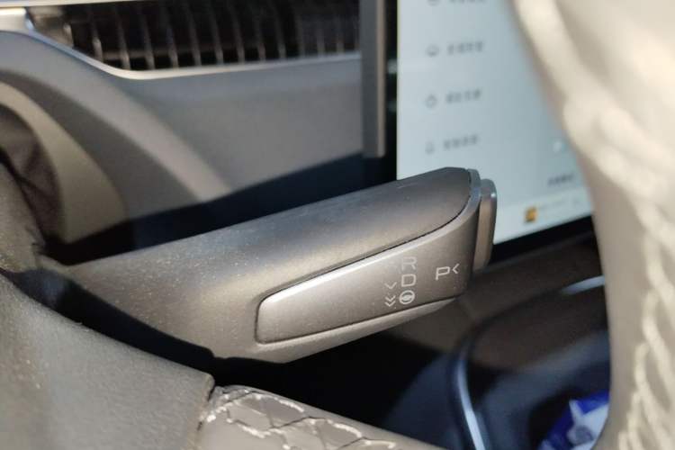 Used XPeng MONA M03 2024 620 with Ultra-Long Range Gear Lever
