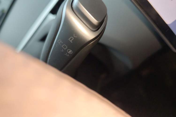 Used XPeng MONA M03 2024 620 with Ultra-Long Range Gear Lever