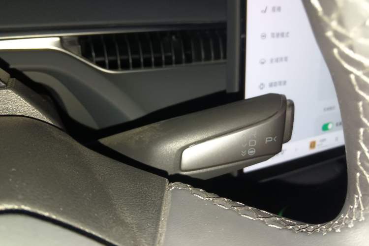 Used XPeng MONA M03 2024 620 with Ultra-Long Range Gear Lever