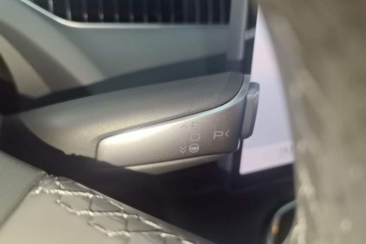 Used XPeng MONA M03 2024 620 with Ultra-Long Range Gear Lever