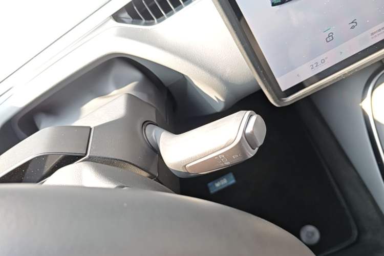 Used XPeng MONA M03 2024 620 with Ultra-Long Range Gear Lever