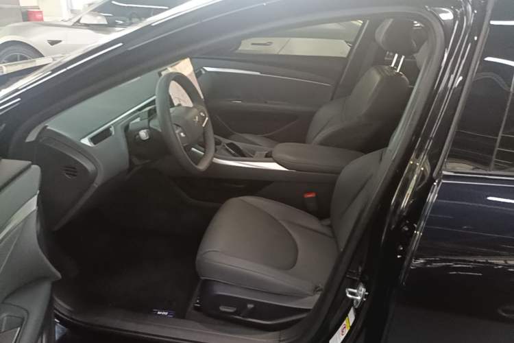 Used XPeng MONA M03 2024 620 with Ultra-Long Range Left Front Seat