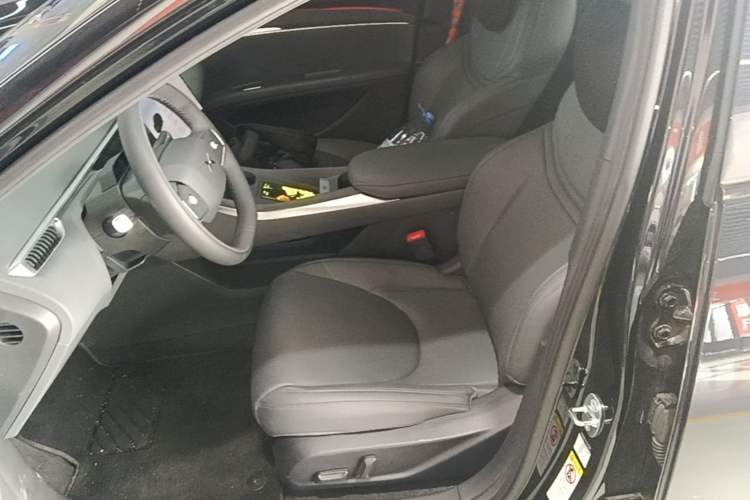 Used XPeng MONA M03 2024 620 with Ultra-Long Range Left Front Seat