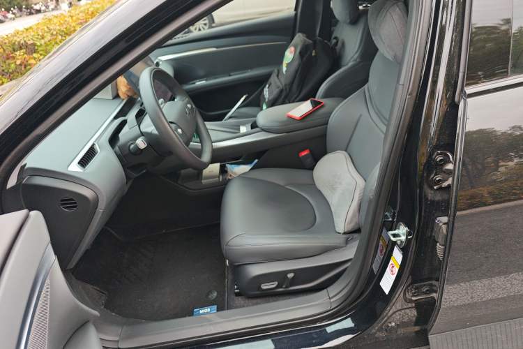 Used XPeng MONA M03 2024 620 with Ultra-Long Range Left Front Seat