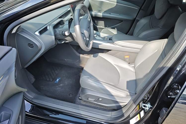 Used XPeng MONA M03 2024 620 with Ultra-Long Range Left Front Seat