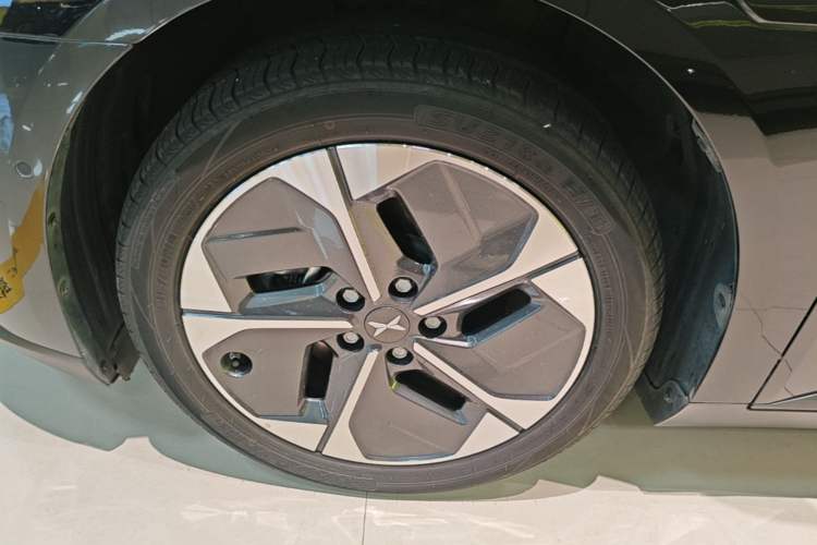 Used XPeng MONA M03 2024 620 with Ultra-Long Range Left Front Wheel Hub