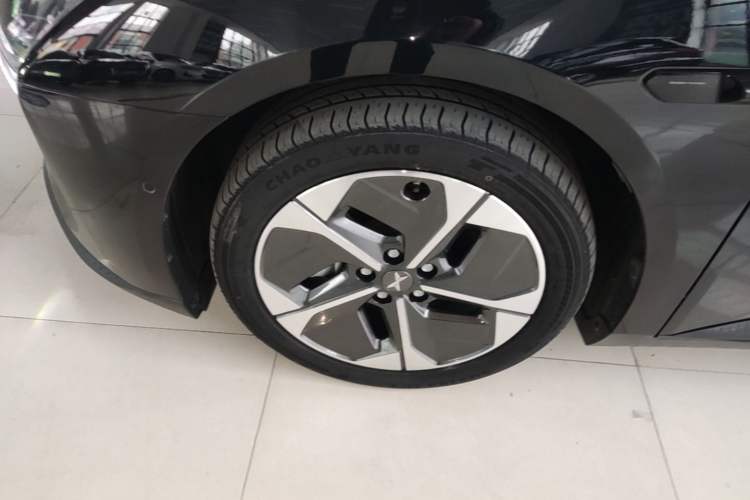 Used XPeng MONA M03 2024 620 with Ultra-Long Range Left Front Wheel Hub