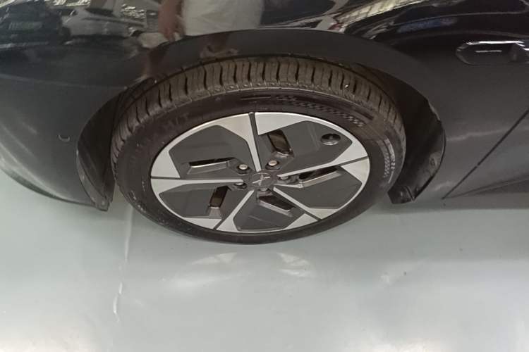 Used XPeng MONA M03 2024 620 with Ultra-Long Range Left Front Wheel Hub