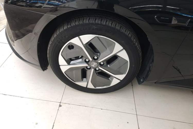 Used XPeng MONA M03 2024 620 with Ultra-Long Range Left Front Wheel Hub