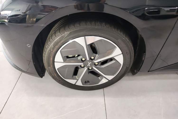Used XPeng MONA M03 2024 620 with Ultra-Long Range Left Front Wheel Hub