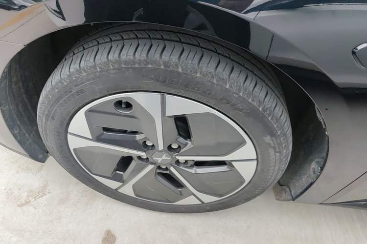 Used XPeng MONA M03 2024 620 with Ultra-Long Range Left Front Wheel Hub