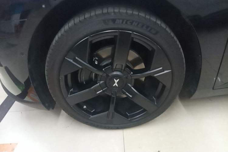 Used XPeng MONA M03 2024 620 with Ultra-Long Range Left Front Wheel Hub