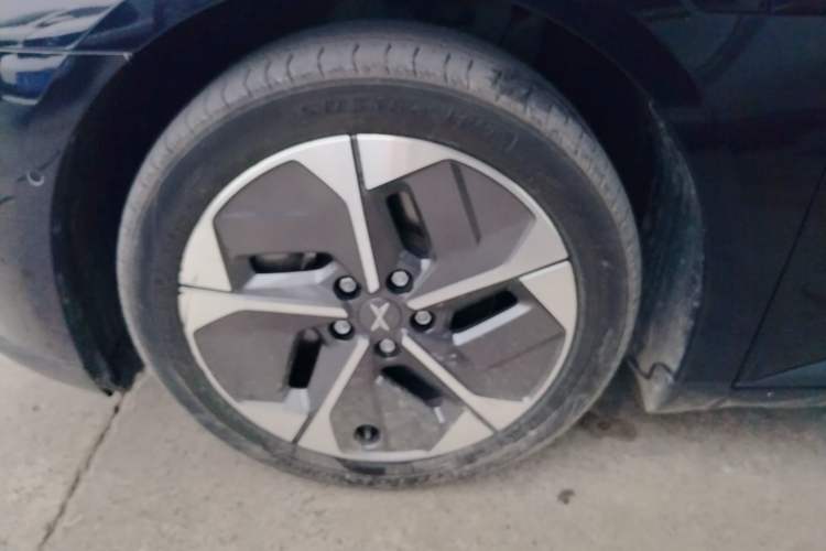 Used XPeng MONA M03 2024 620 with Ultra-Long Range Left Front Wheel Hub