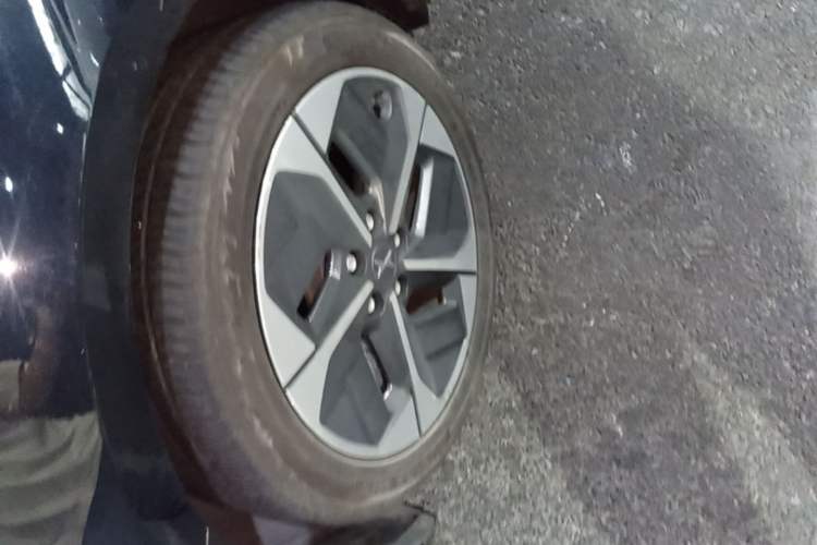Used XPeng MONA M03 2024 620 with Ultra-Long Range Left Front Wheel Hub