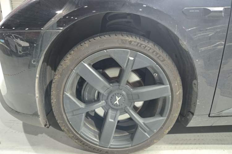 Used XPeng MONA M03 2024 620 with Ultra-Long Range Left Front Wheel Hub