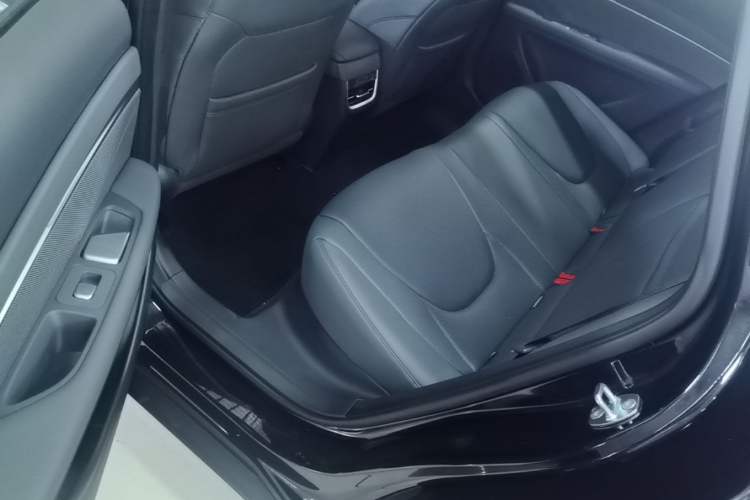 Used XPeng MONA M03 2024 620 with Ultra-Long Range Left Rear Seat