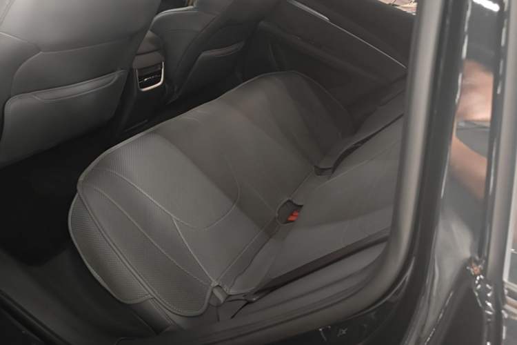 Used XPeng MONA M03 2024 620 with Ultra-Long Range Left Rear Seat