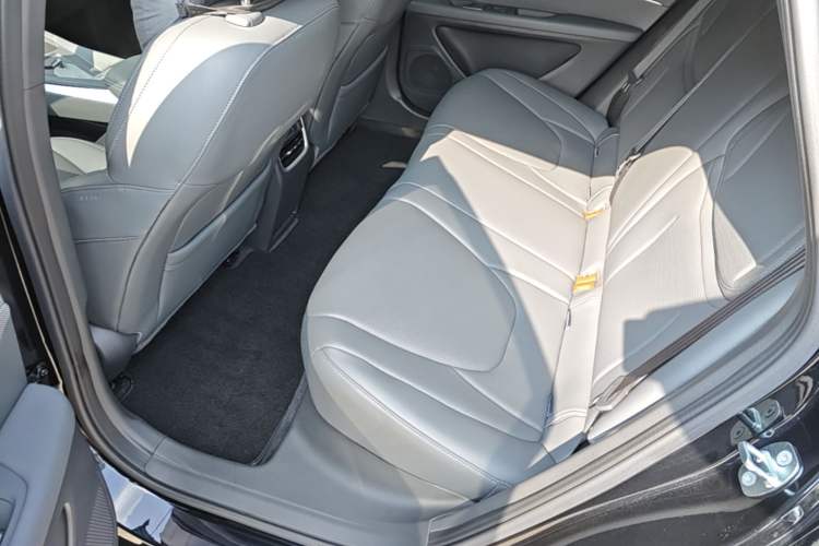 Used XPeng MONA M03 2024 620 with Ultra-Long Range Left Rear Seat