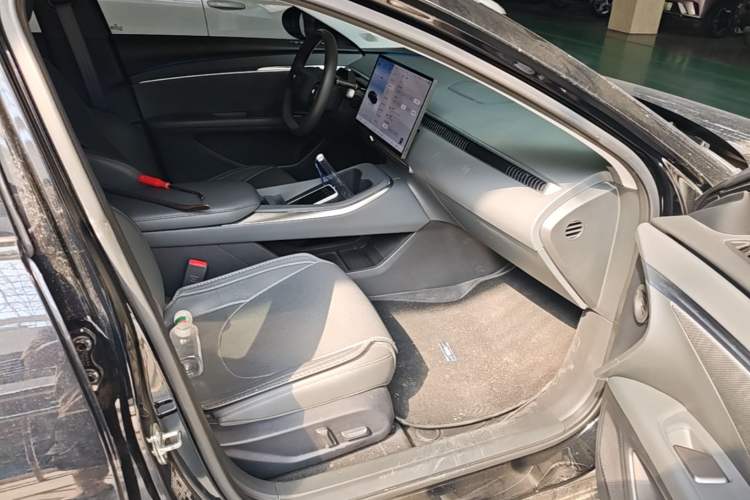 Used XPeng MONA M03 2024 620 with Ultra-Long Range Right Front Seat