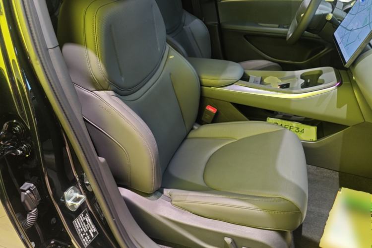 Used XPeng MONA M03 2024 620 with Ultra-Long Range Right Front Seat
