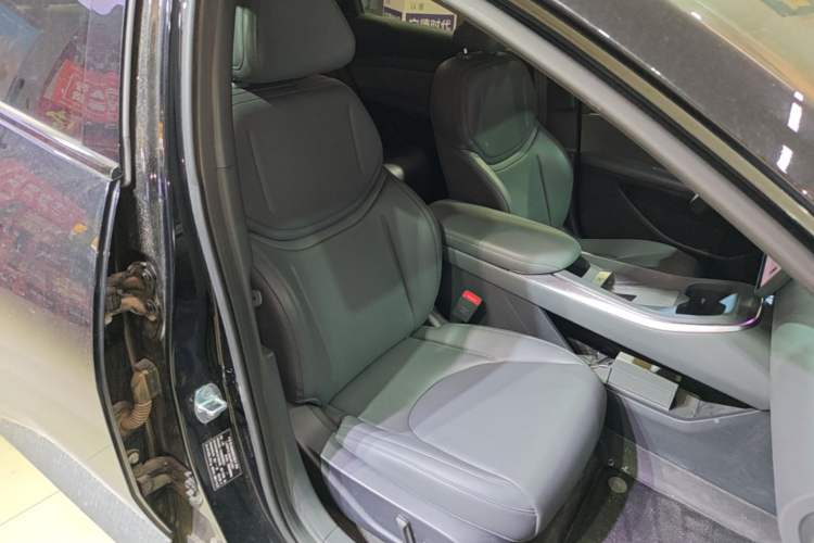 Used XPeng MONA M03 2024 620 with Ultra-Long Range Right Front Seat