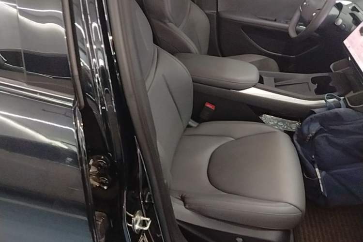 Used XPeng MONA M03 2024 620 with Ultra-Long Range Right Front Seat